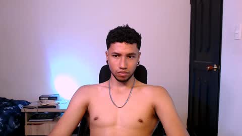 Snapshot of yerfon_s1 chatting on January 17, 10:45 pm Yeff ind. model online show from January 17, 10:45 pm