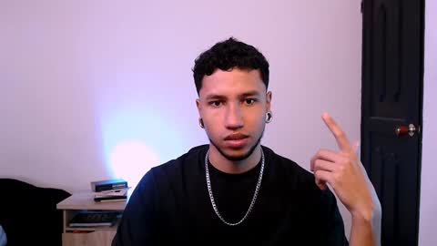 Snapshot of yerfon_s1 chatting on January 20, 4:45 pm Yeff ind. model online show from January 20, 4:45 pm