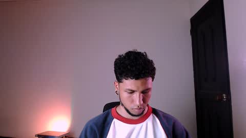 Snapshot of yerfon_s1 chatting on February 8, 1:32 am Yeff ind. model online show from February 8, 1:32 am