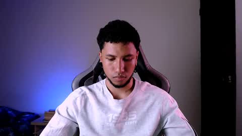 Snapshot of yerfon_s1 chatting on March 2, 4:07 am Yeff ind. model online show from March 2, 4:07 am