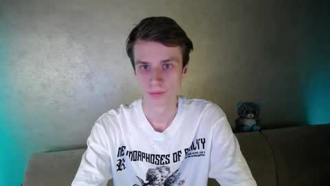 Snapshot of yes_cute_boy_ chatting on March 26, 4:45 pm Eden online show from March 26, 4:45 pm