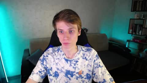 Snapshot of yes_cute_boy_ chatting on April 15, 9:49 am Eden online show from April 15, 9:49 am