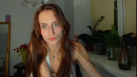 Snapshot of yes_to_heaven chatting on February 19, 9:25 pm Zoe online show from February 19, 9:25 pm