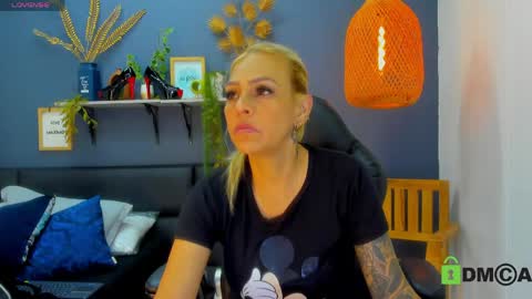 Snapshot of yessika_parker chatting on May 7, 8:42 am yessika_parker online show from May 7, 8:42 am