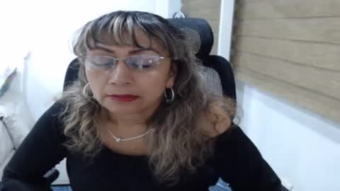 Snapshot of yessilatin chatting on May 10, 1:11 am jessy online show from May 10, 1:11 am