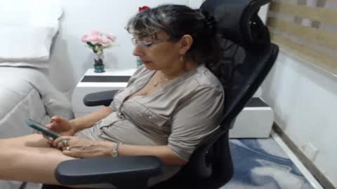 Snapshot of yessilatin chatting on May 13, 10:17 pm jessy online show from May 13, 10:17 pm