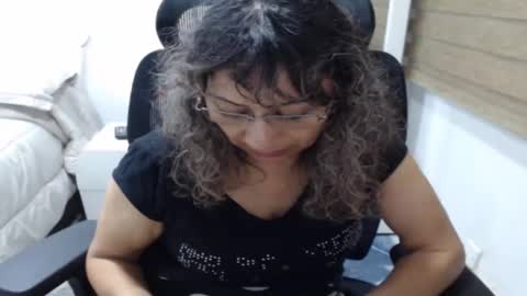 Snapshot of yessilatin chatting on June 9, 3:07 am jessy online show from June 9, 3:07 am