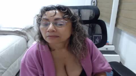 Snapshot of yessilatin chatting on June 11, 2:53 am jessy online show from June 11, 2:53 am