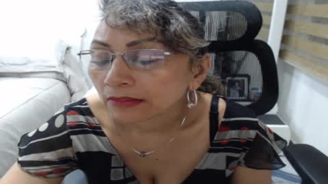 Snapshot of yessilatin chatting on June 20, 11:18 pm jessy online show from June 20, 11:18 pm