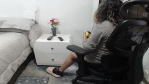 Snapshot of yessilatin chatting on August 3, 10:02 pm jessy online show from August 3, 10:02 pm