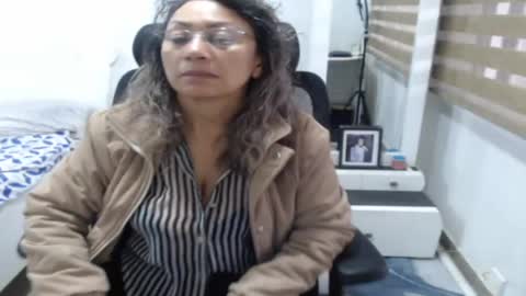 Snapshot of yessilatin chatting on August 7, 11:34 am jessy online show from August 7, 11:34 am