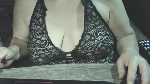 yessirprincesspet online show from May 17, 2:42 am