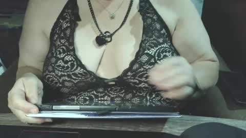 yessirprincesspet online show from June 21, 2:25 am
