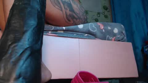 yeyecandy online show from October 24, 12:45 pm