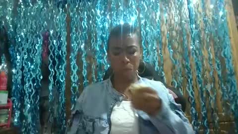 Snapshot of yilizalove_14 chatting on December 13, 9:31 pm yilizalove_14 online show from December 13, 9:31 pm