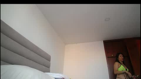 Snapshot of yinn_silver chatting on July 6, 12:24 pm Yiny online show from July 6, 12:24 pm