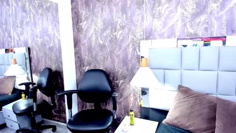 yiyisandoval online show from September 10, 1:55 pm