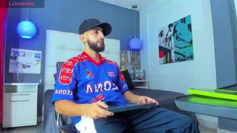 Yiyo online show from December 2, 4:18 am