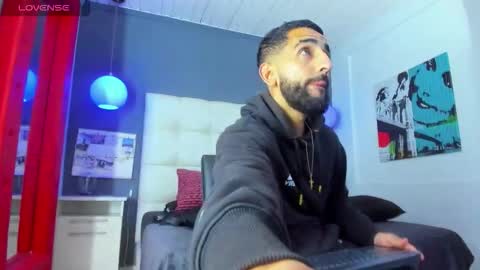 Yiyo online show from December 22, 8:33 am