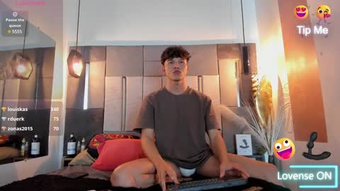 Snapshot of yizus_bonz chatting on December 12, 6:14 am yizus_bonz online show from December 12, 6:14 am