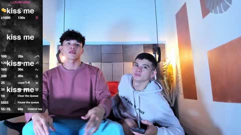 Snapshot of yizus_bonz chatting on December 16, 8:20 am yizus_bonz online show from December 16, 8:20 am