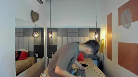 Snapshot of yizus_bonz chatting on February 13, 11:37 pm yizus_bonz online show from February 13, 11:37 pm