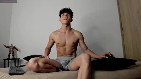 Snapshot of yizus_bonz chatting on October 23, 12:21 am yizus_bonz online show from October 23, 12:21 am