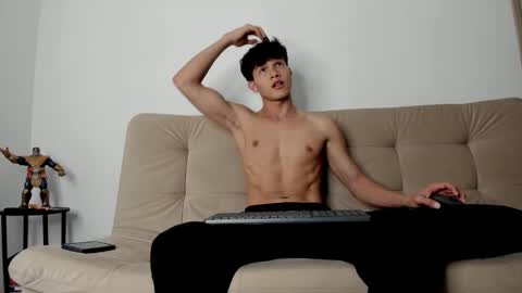 Snapshot of yizus_bonz chatting on October 23, 10:30 pm yizus_bonz online show from October 23, 10:30 pm