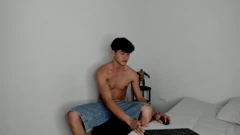 Snapshot of yizus_bonz chatting on October 25, 12:07 am yizus_bonz online show from October 25, 12:07 am