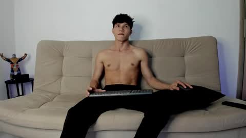 Snapshot of yizus_bonz chatting on November 26, 12:00 am yizus_bonz online show from November 26, 12:00 am