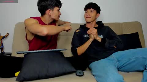 Snapshot of yizus_bonz chatting on December 15, 12:15 am yizus_bonz online show from December 15, 12:15 am