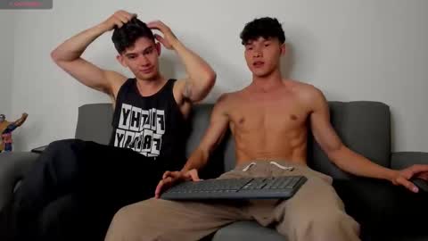 Snapshot of yizus_bonz chatting on December 19, 11:23 pm yizus_bonz online show from December 19, 11:23 pm