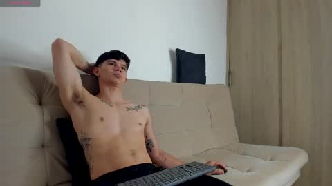 yizus_bonz online show from May 7, 2:28 am