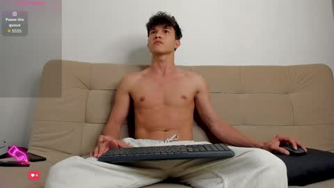 yizus_bonz online show from May 11, 11:57 pm