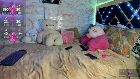 Snapshot of yluismag chatting on February 12, 4:33 am lucy online show from February 12, 4:33 am