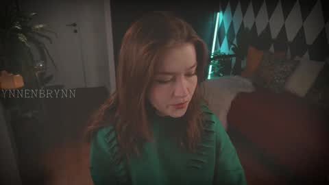 Snapshot of ynnenbrynn chatting on December 3, 7:43 am ynnenbrynn online show from December 3, 7:43 am