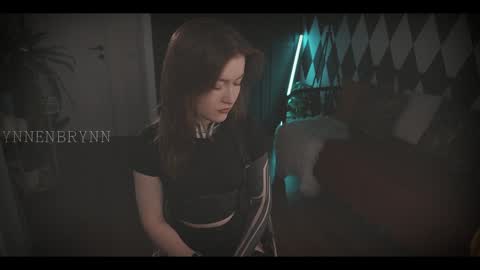 Snapshot of ynnenbrynn chatting on December 4, 8:45 am ynnenbrynn online show from December 4, 8:45 am