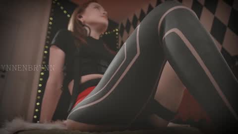 Snapshot of ynnenbrynn chatting on December 5, 10:44 am ynnenbrynn online show from December 5, 10:44 am