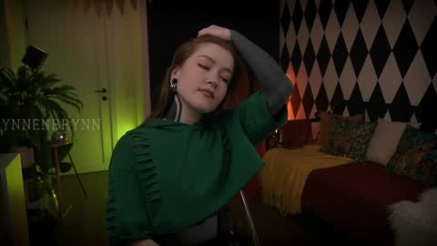 Snapshot of ynnenbrynn chatting on December 9, 8:44 am ynnenbrynn online show from December 9, 8:44 am