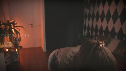 Snapshot of ynnenbrynn chatting on December 16, 11:01 am ynnenbrynn online show from December 16, 11:01 am