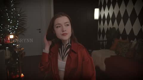 Snapshot of ynnenbrynn chatting on December 19, 9:29 am ynnenbrynn online show from December 19, 9:29 am