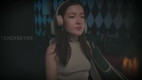 Snapshot of ynnenbrynn chatting on January 14, 10:27 am ynnenbrynn online show from January 14, 10:27 am