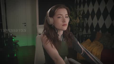 Snapshot of ynnenbrynn chatting on January 22, 11:01 am ynnenbrynn online show from January 22, 11:01 am