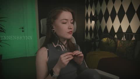 Snapshot of ynnenbrynn chatting on February 7, 8:33 am ynnenbrynn online show from February 7, 8:33 am