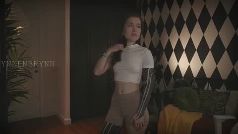 Snapshot of ynnenbrynn chatting on February 12, 3:51 am ynnenbrynn online show from February 12, 3:51 am