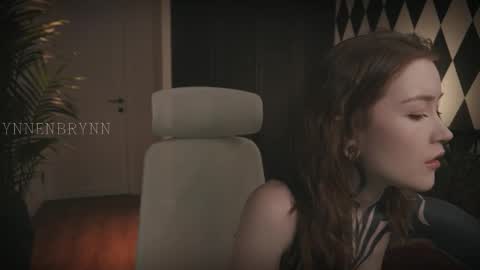 Snapshot of ynnenbrynn chatting on February 14, 4:47 am ynnenbrynn online show from February 14, 4:47 am