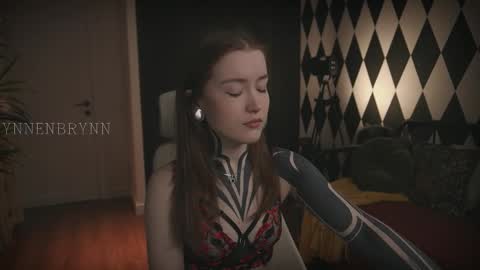 Snapshot of ynnenbrynn chatting on February 15, 4:25 am ynnenbrynn online show from February 15, 4:25 am