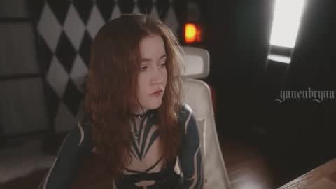 Snapshot of ynnenbrynn chatting on September 10, 7:52 am ynnenbrynn online show from September 10, 7:52 am