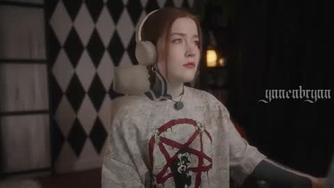 Snapshot of ynnenbrynn chatting on October 10, 7:18 am ynnenbrynn online show from October 10, 7:18 am