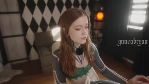 Snapshot of ynnenbrynn chatting on October 13, 7:41 am ynnenbrynn online show from October 13, 7:41 am